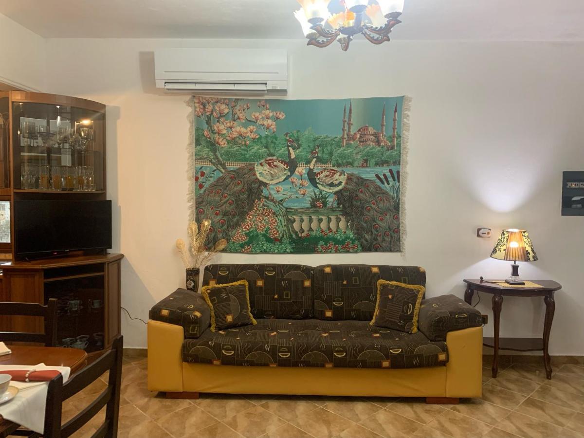 Vila Demaj! Free Parking Berat Dış mekan fotoğraf